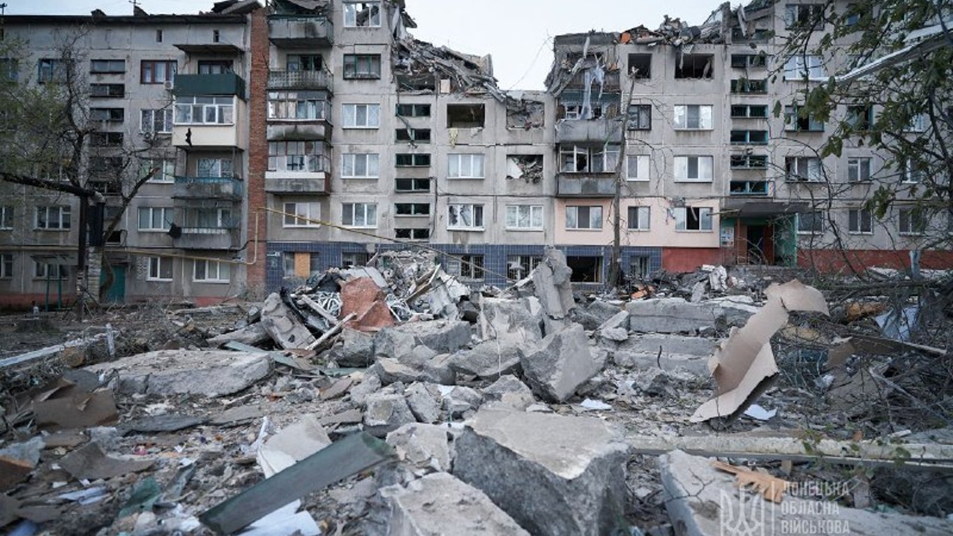 Ракетний удар по Слов'янську: з-під завалів дістали тіло дев'ятої загиблої