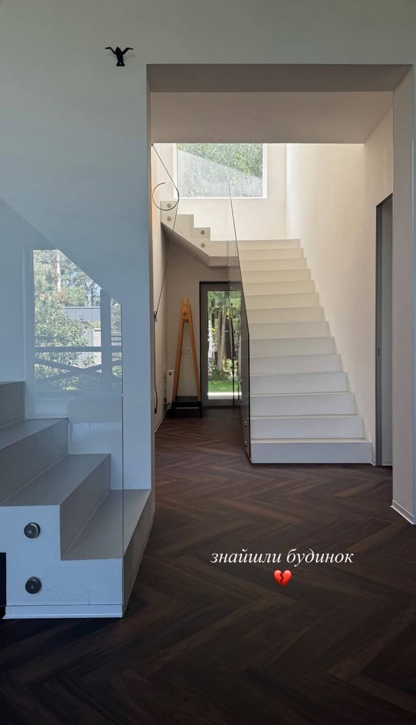 Остапчук з дружиною та сином переїхали - фото