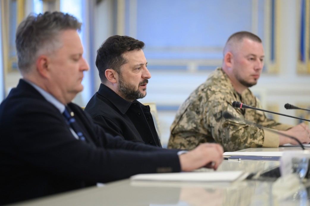 Зеленский обсудил с партнерами ускорение поставок ракет-перехватчиков после атаки РФ - фото 2