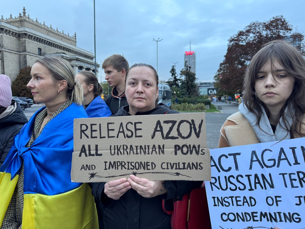 В Варшаве прошла акция в поддержку военнопленных — фото - фото 23