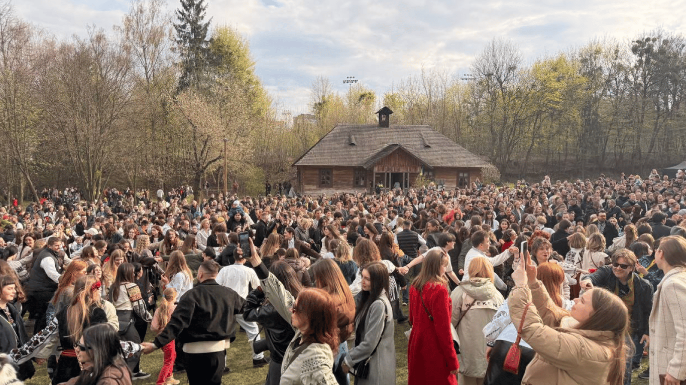 У Шевченківському гаю відбулися гаївки та великодні забави: фото