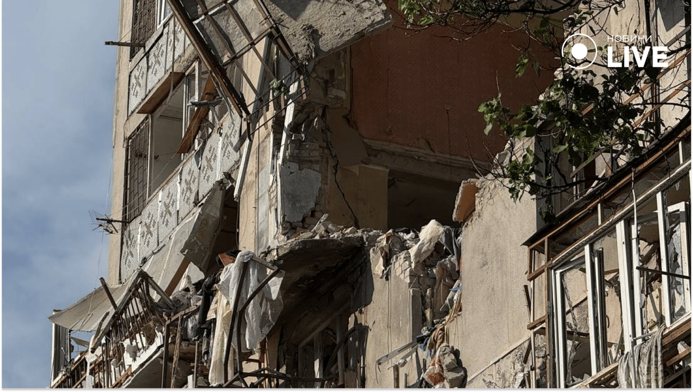 Дрон влучив у будинок в Одесі