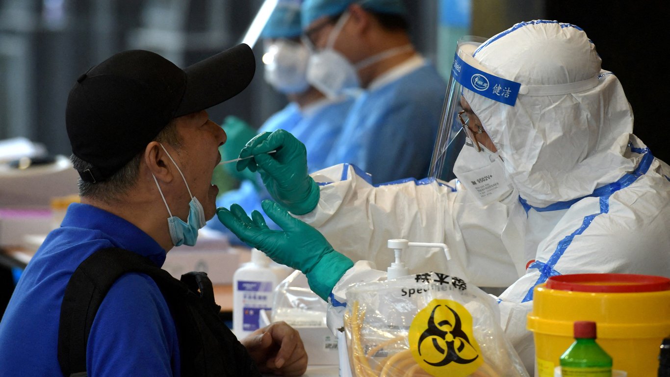У Китаї використають досвід жорстких COVID-локдаунів для боротьби з грипом