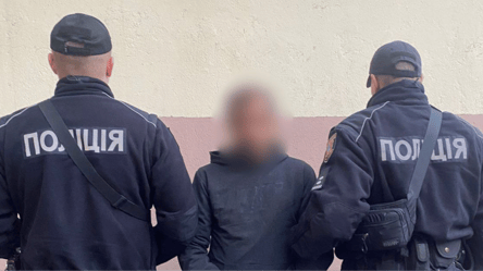 Отбирали телефоны прямо из рук — в Одессе задержали грабителей - 285x160