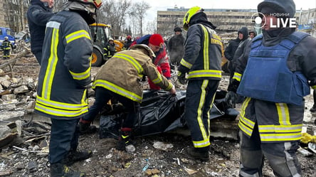 В Харкові рятувальники дістали з-під завалів зруйнованого будинку тіло 21-річної жінки - 285x160