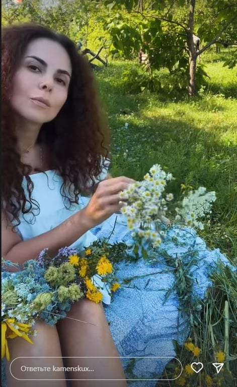 Настя Каменських влаштувала романтичну фотосесію у мами в селі - фото 3