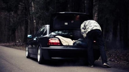 В Одессе в багажнике собственного авто обнаружили труп бизнесмена - 285x160