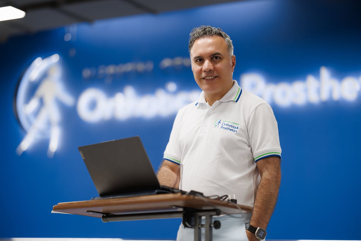 Фархад Остоварі