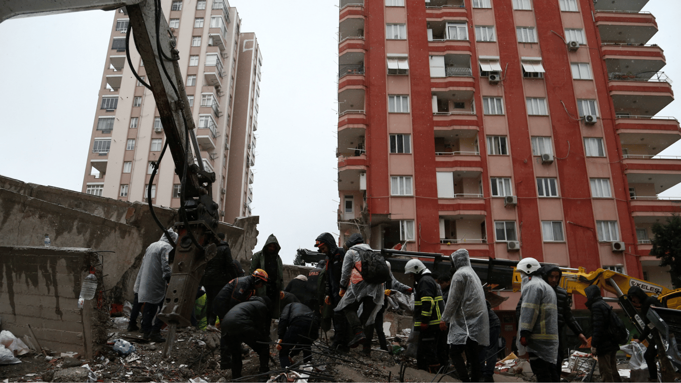 Україна готова направити велику групу рятувальників у Туреччину, де стався потужний землетрус