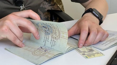 Росіянин на Київщині розписав свій паспорт, щоб довести любов до України - 285x160