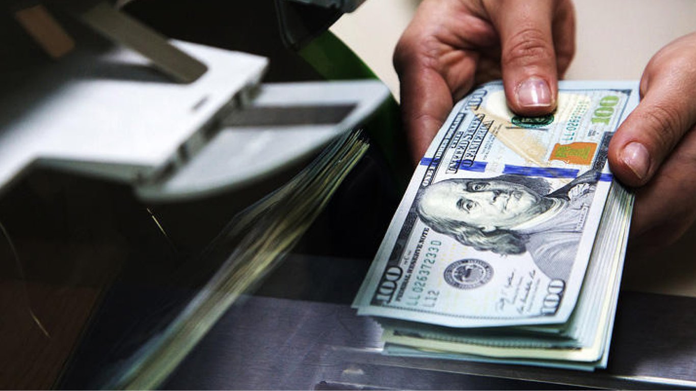 Курс валют 30 июня — в банках подскочил доллар