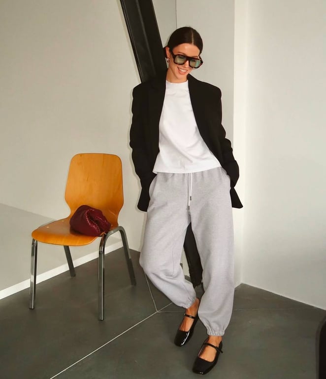 Джогери можна поєднувати з різним взуттям