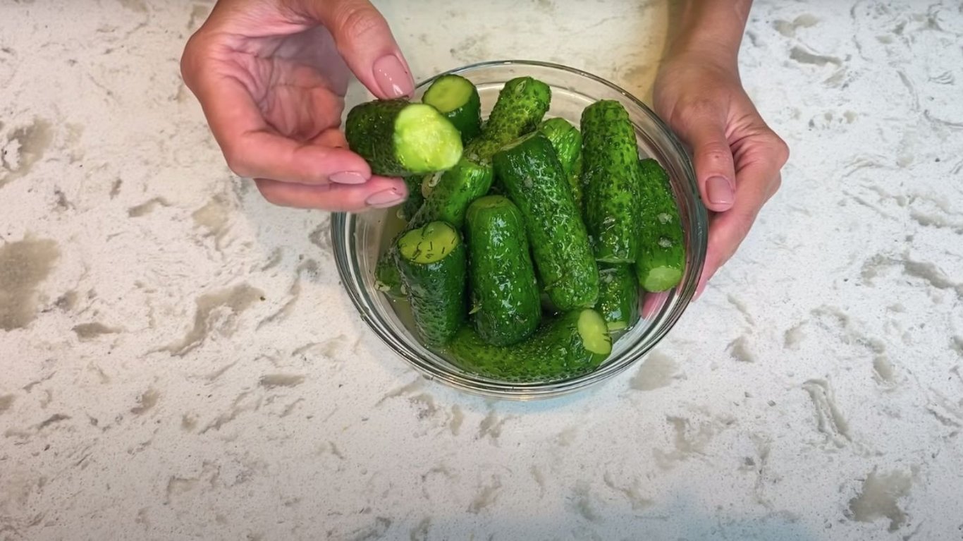 спосіб приготування малосольних огірків