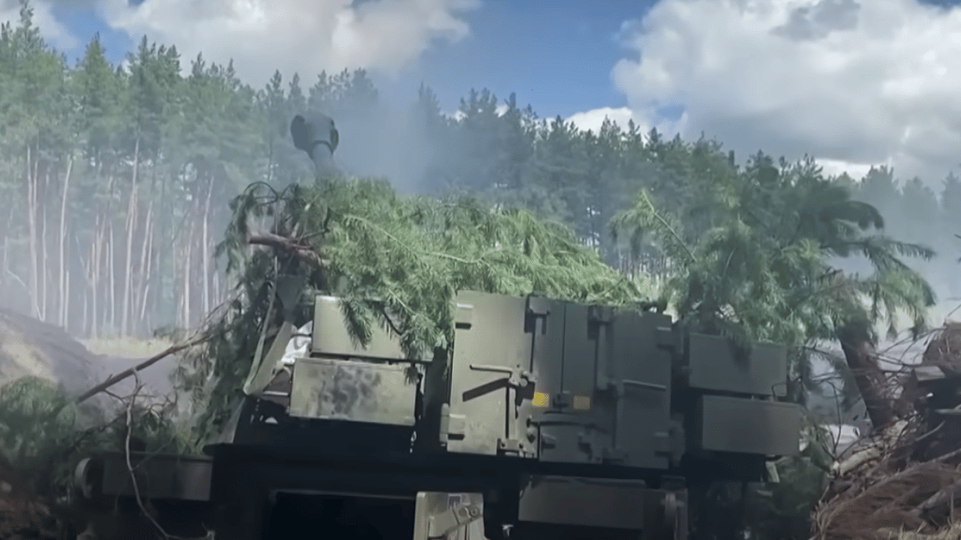 ЗМІ показали перші кадри застосування касетних боєприпасів українськими бійцями