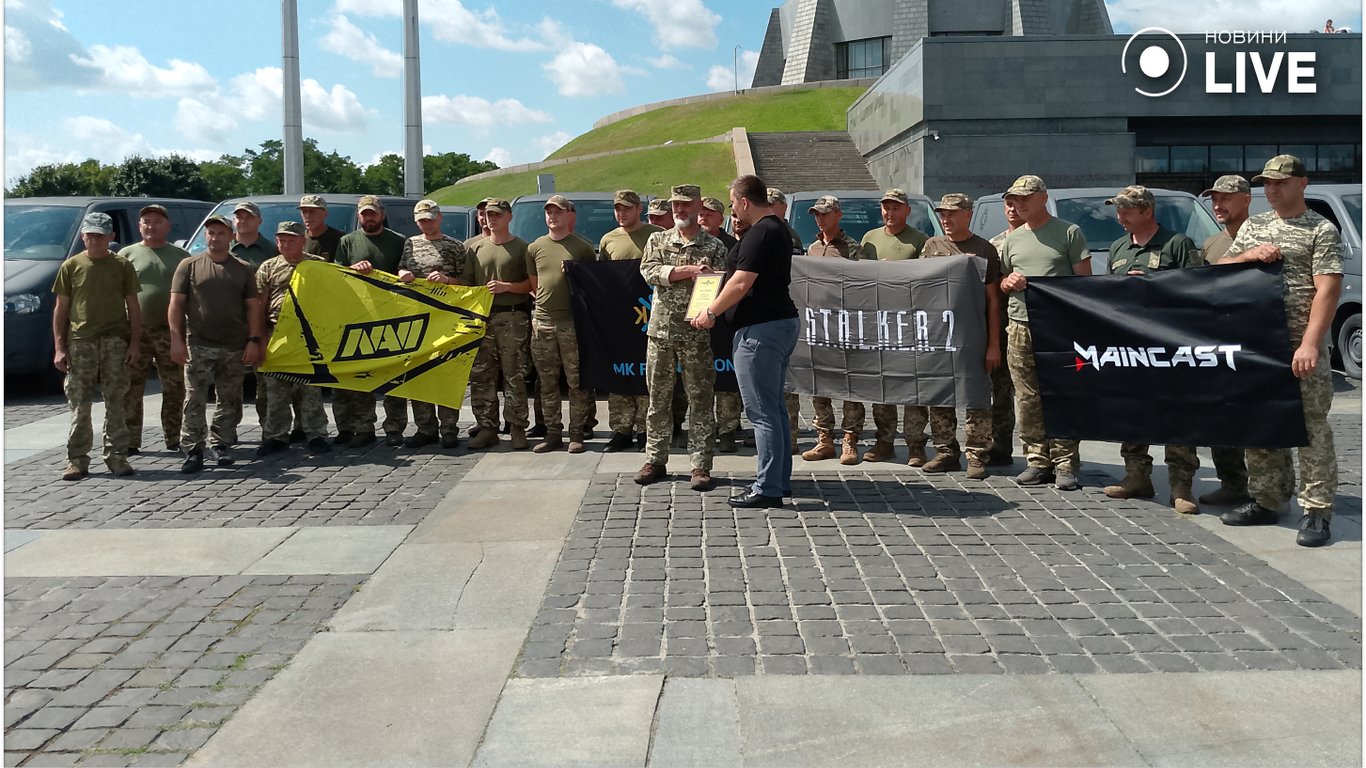 Военная помощь — MK Foundation передал 100 бусов пограничникам