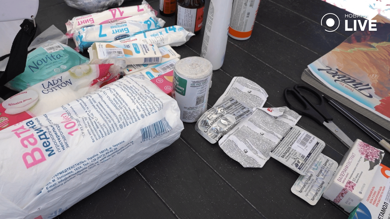 Медикаменти, які є у нявності в рятувальника на пляжі. Фото: Новини.LIVE