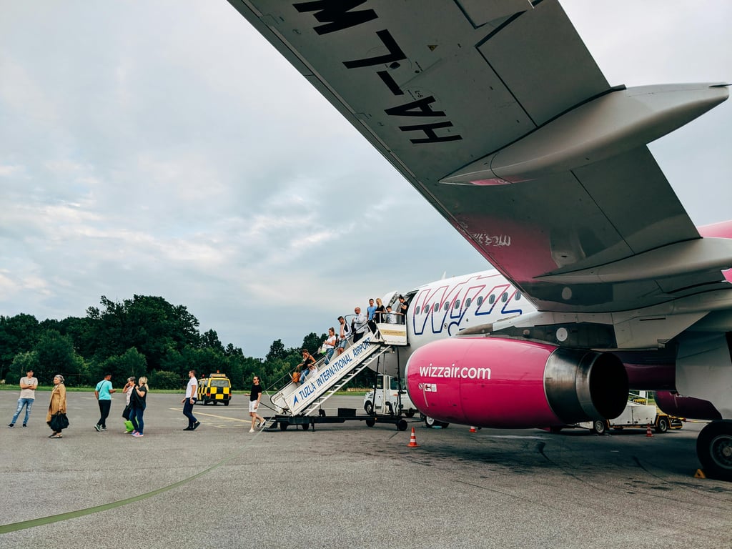 Wizz Air закриває рейси в одній з популярних європейських країн - фото 1