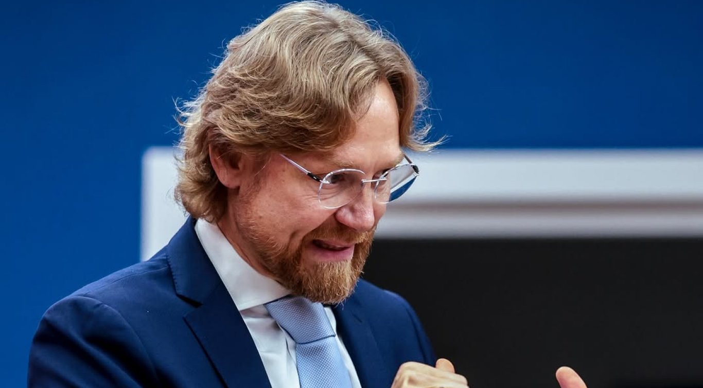 Валерий Карпин