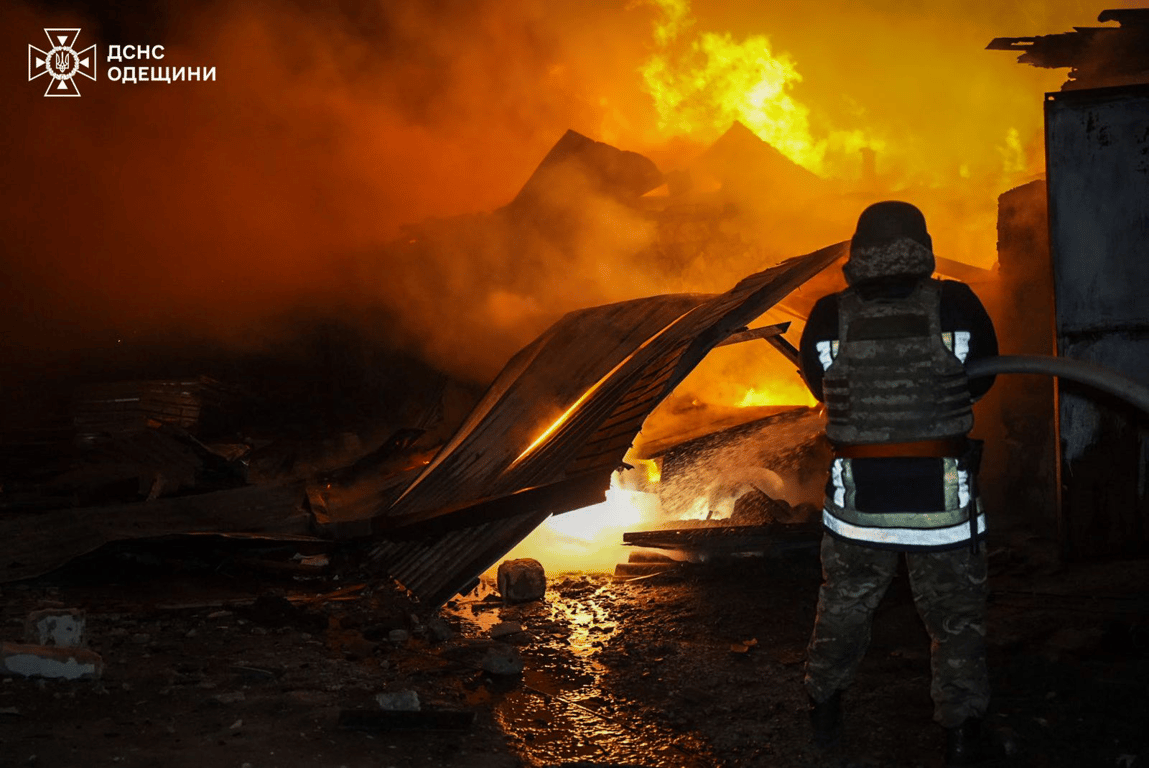 Наслідки нічної атаки на Одесу — фото - фото 2