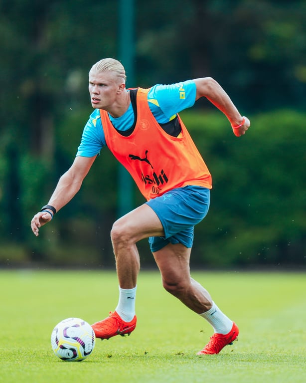 Эрлинг Холанн на тренировке Ман Сити