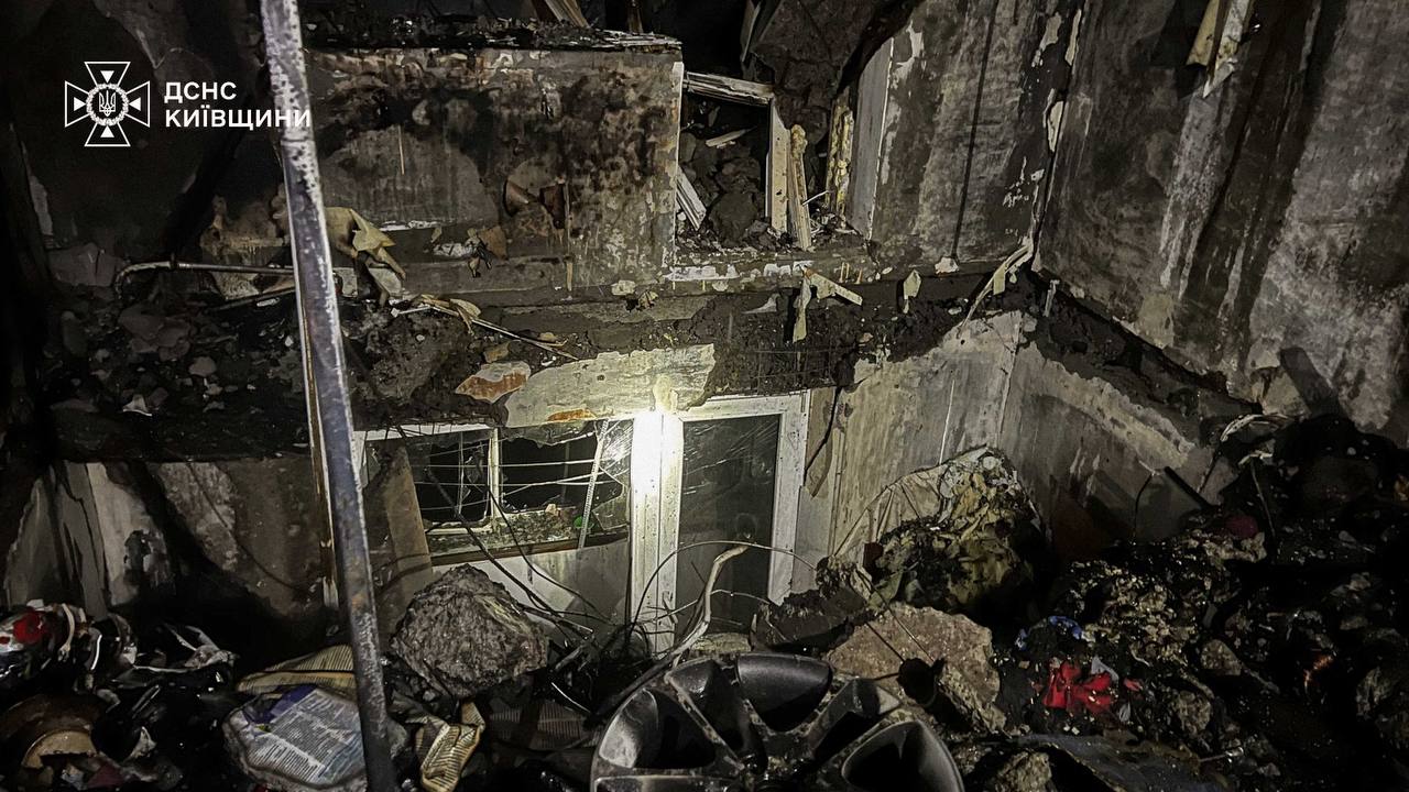 У Броварах зруйновано два поверхи високоповерхівки — фото - фото 1