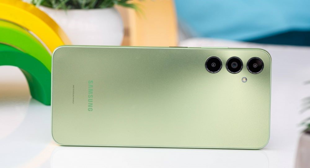 Названы лучшие смартфоны за 150 долларов с характеристиками выше цены - фото 2