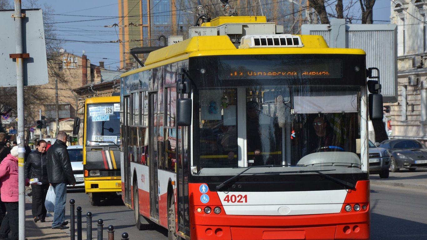 В Одессе из-за отсутствия напряжения остановился электротранспорт