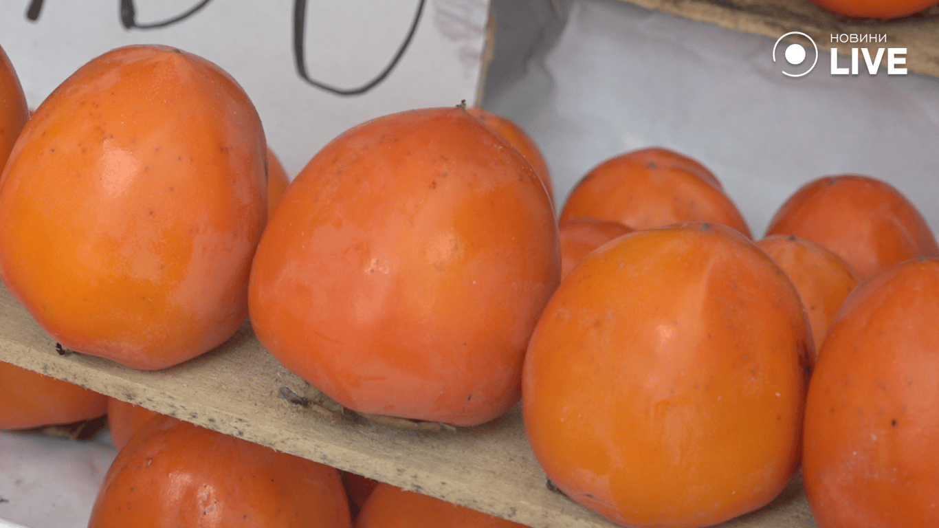 Азербайджанска хурма на базарі