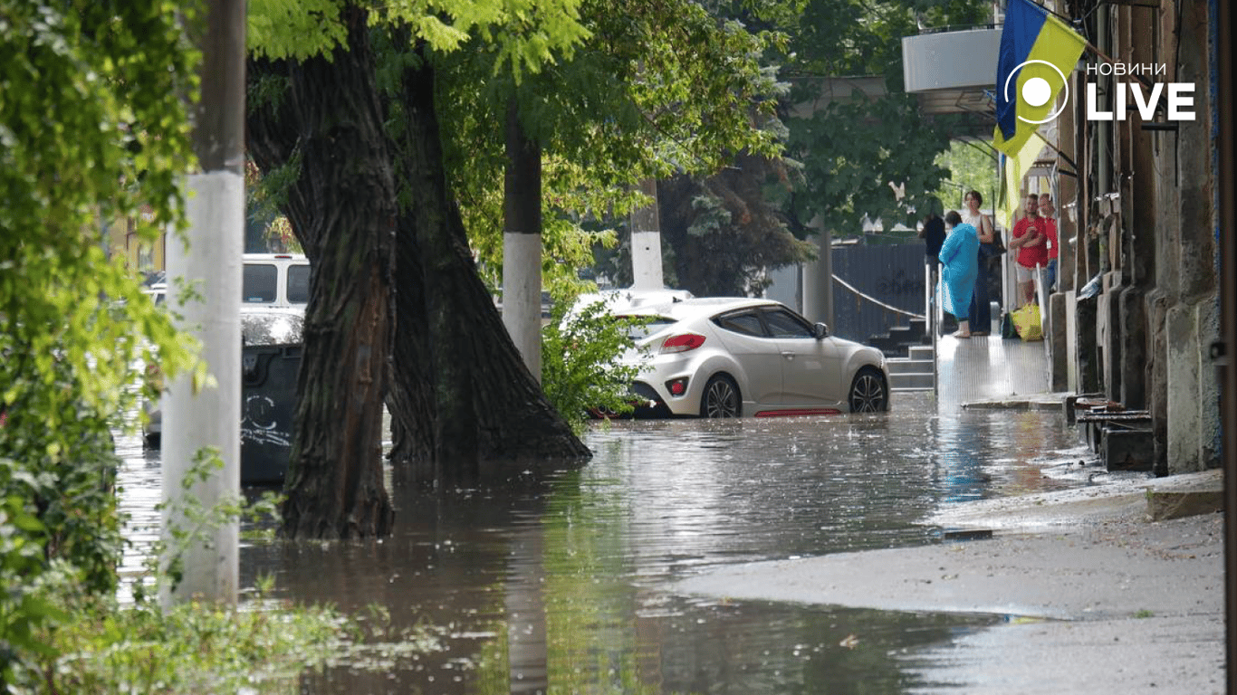 Уровень воды на улицах поднялся. Фото: Новини.LIVE