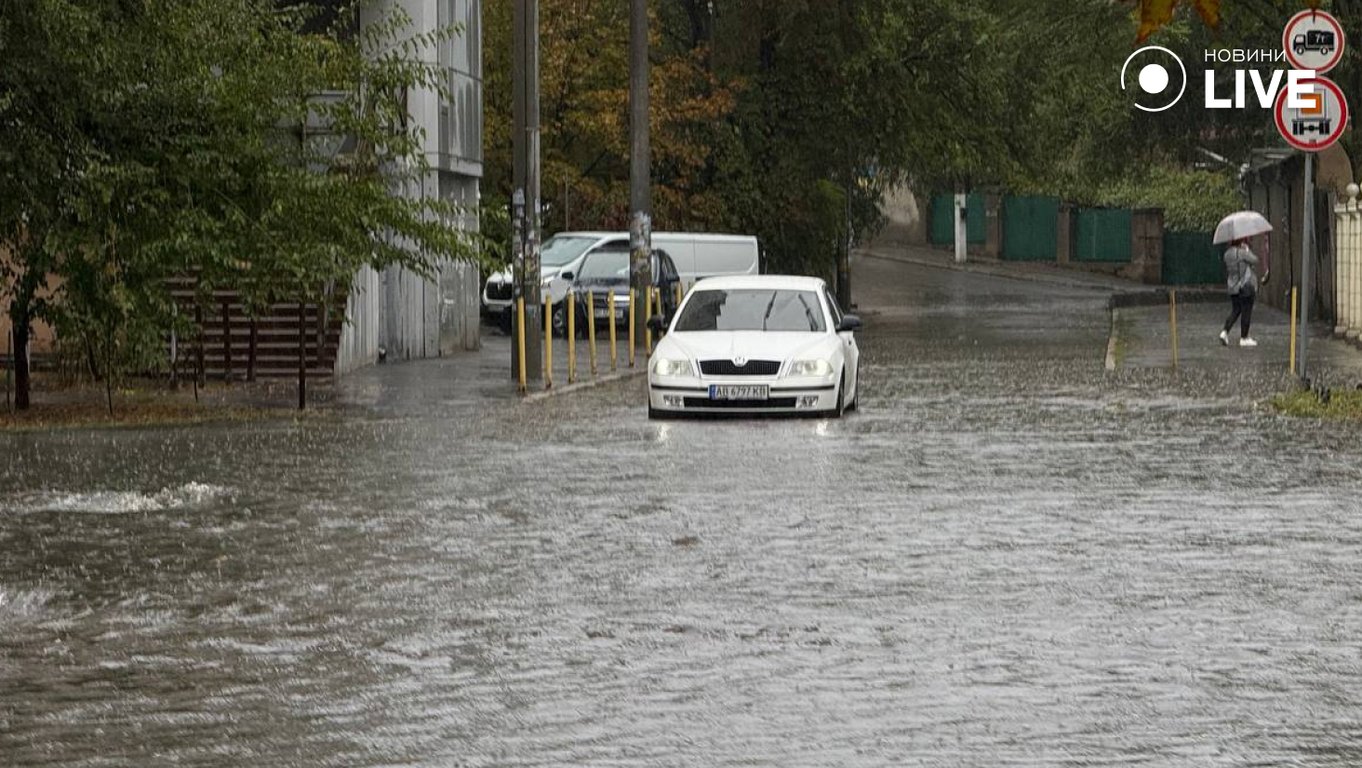 В Одесі вирує негода, рух дорогами ускладнено