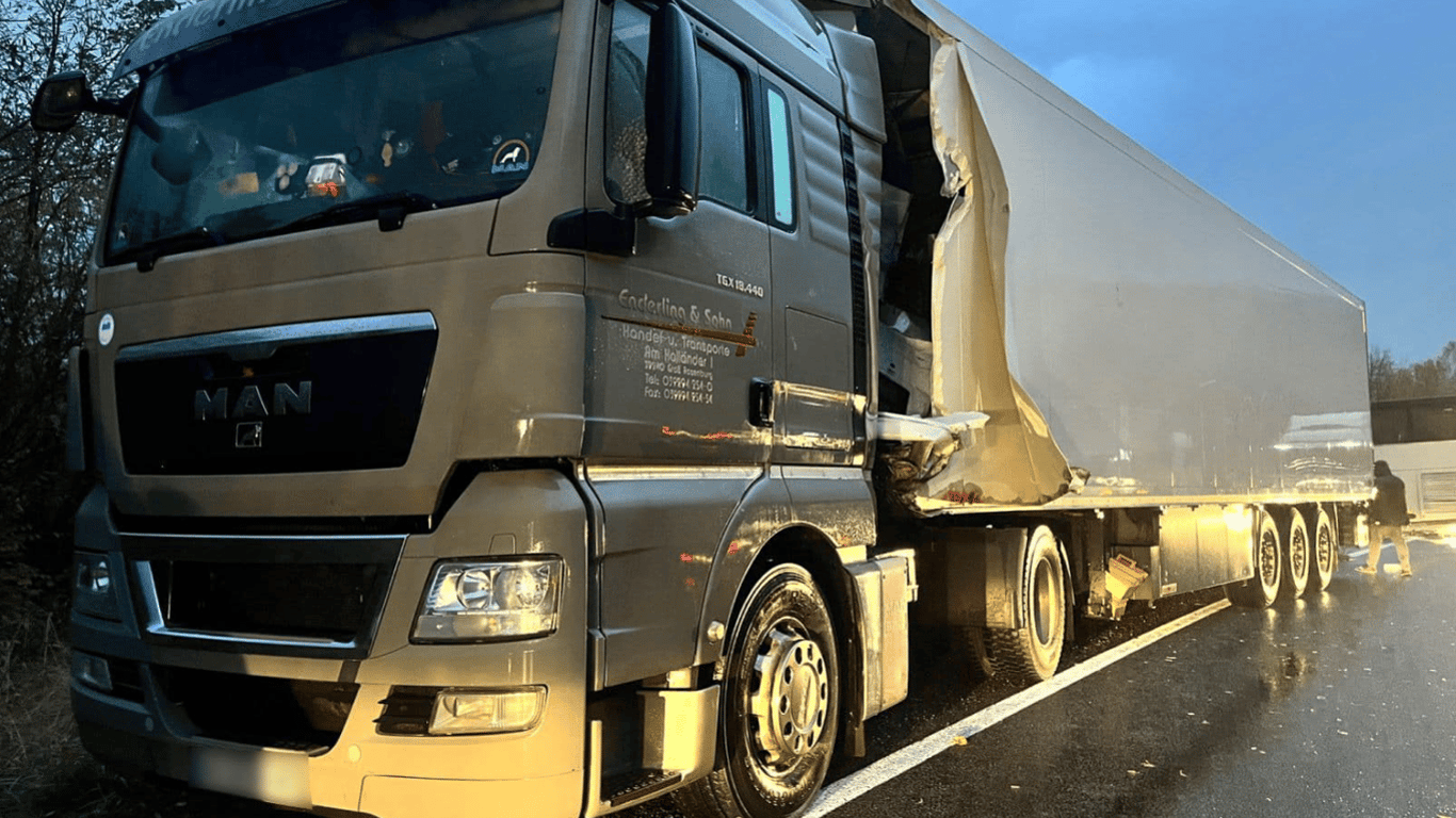 На Закарпатье работники ТЦК силой вытащили водителя из грузовика и отправили на службу