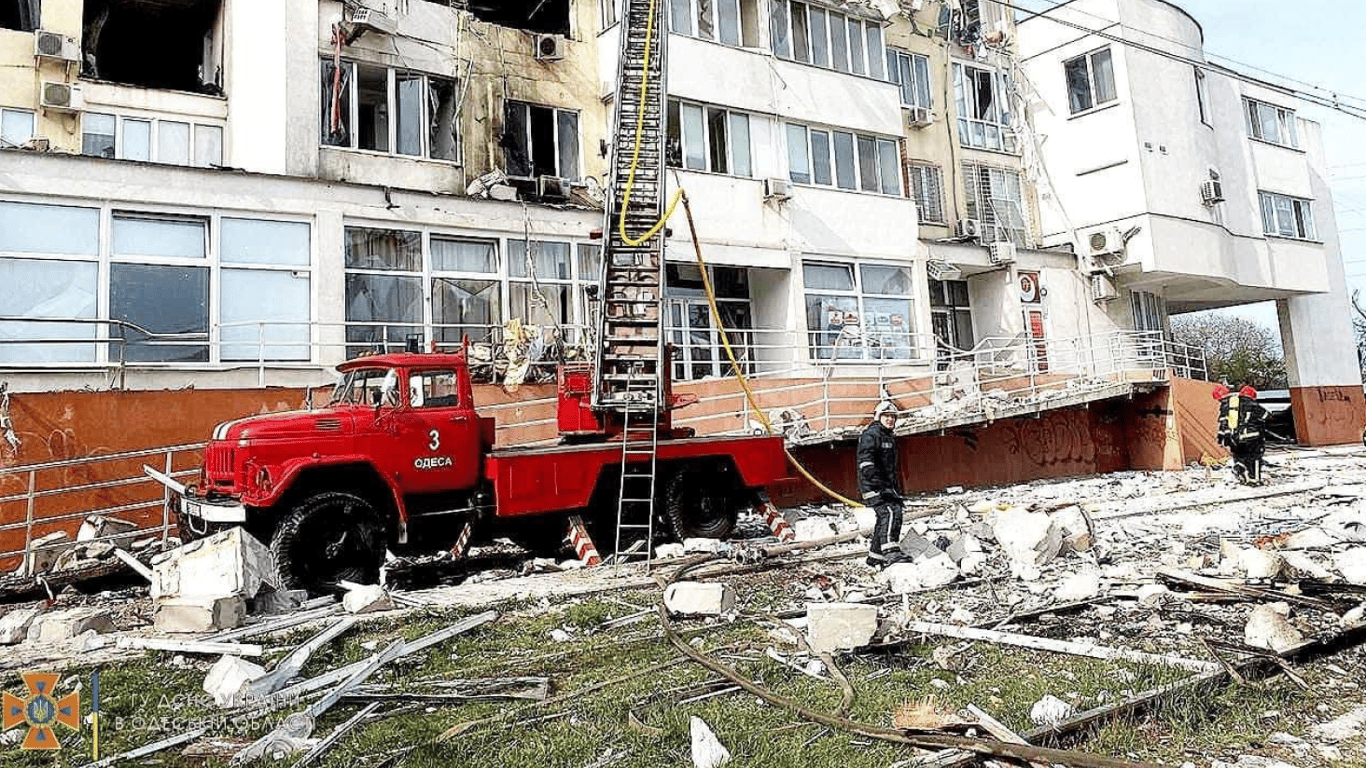 Перше влучання у ЖК