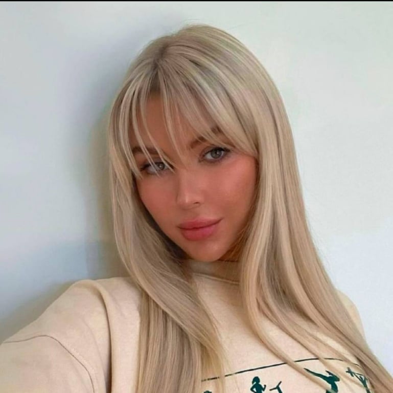 Рваная челка имеет стильный вид