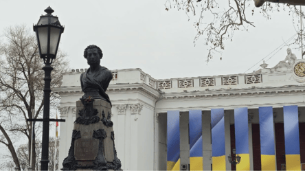 Пам'ятник Пушкіна у мерії в Одесі пропонують замінити — варіанти - 285x160