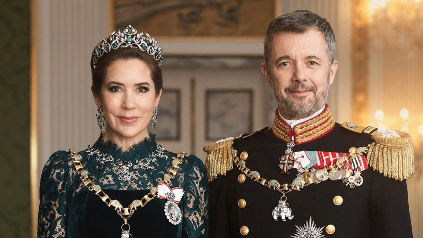 Королевские супруги Дании презентовали первый официальный портрет — фото