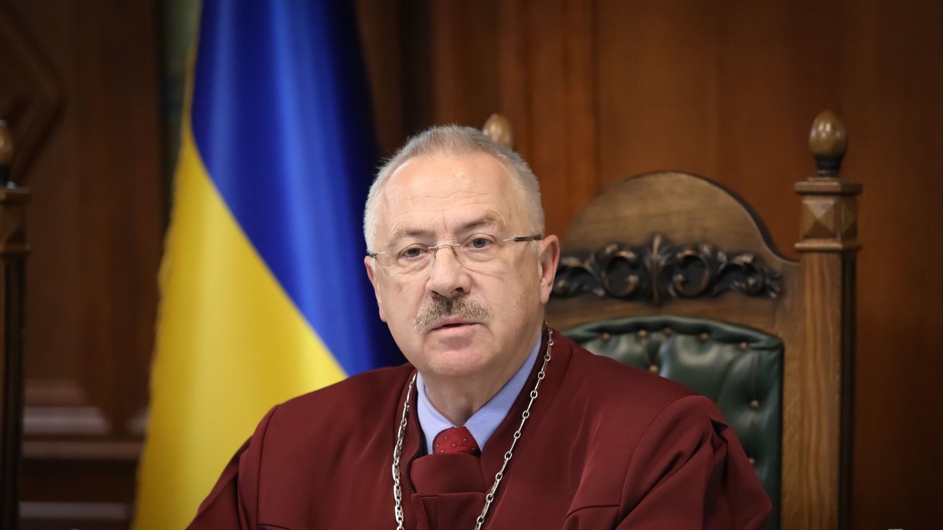 И.о. председателя Конституционного суда Головатый заплатит штраф — что произошло