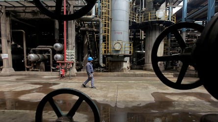 Індія зекономила майже 3 мільярди доларів, купуючи нафту в РФ, — Reuters - 285x160