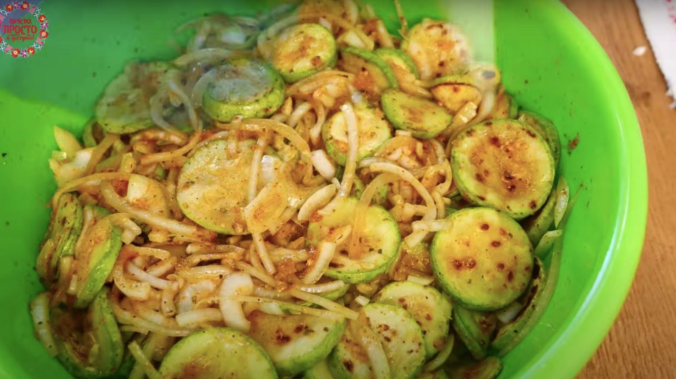 простой салат из кабачков на зиму 