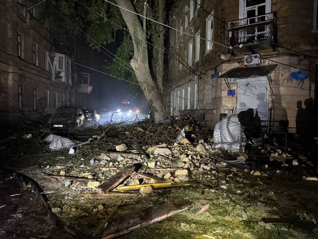 РФ вдарила по Одесі — зруйновано будинки, є загиблий - фото 2