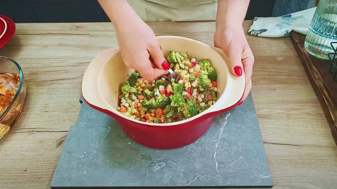 One-pot baked chicken and rice with veggies