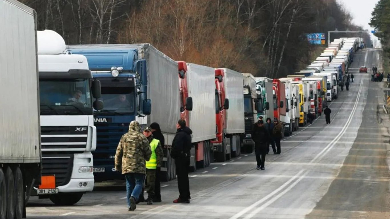 Забастовка польских водителей подняла цены на логистику — детали