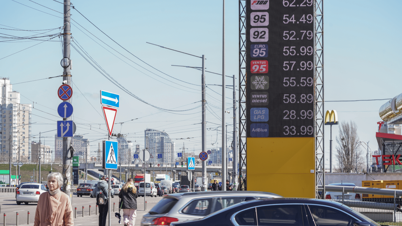 В Україні можуть зрости ціни на бензин — на скільки і за яких причин