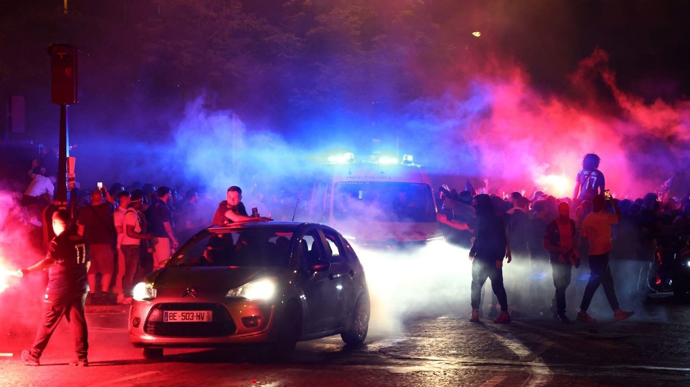 Массовые беспорядки в Париже после победы ПСЖ в ЛЧ