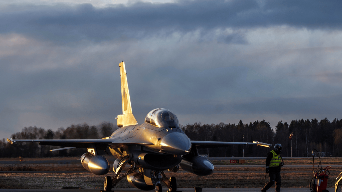 Ігнат заявив, що Україні потрібні F-16 з повним комплектом — що це означає