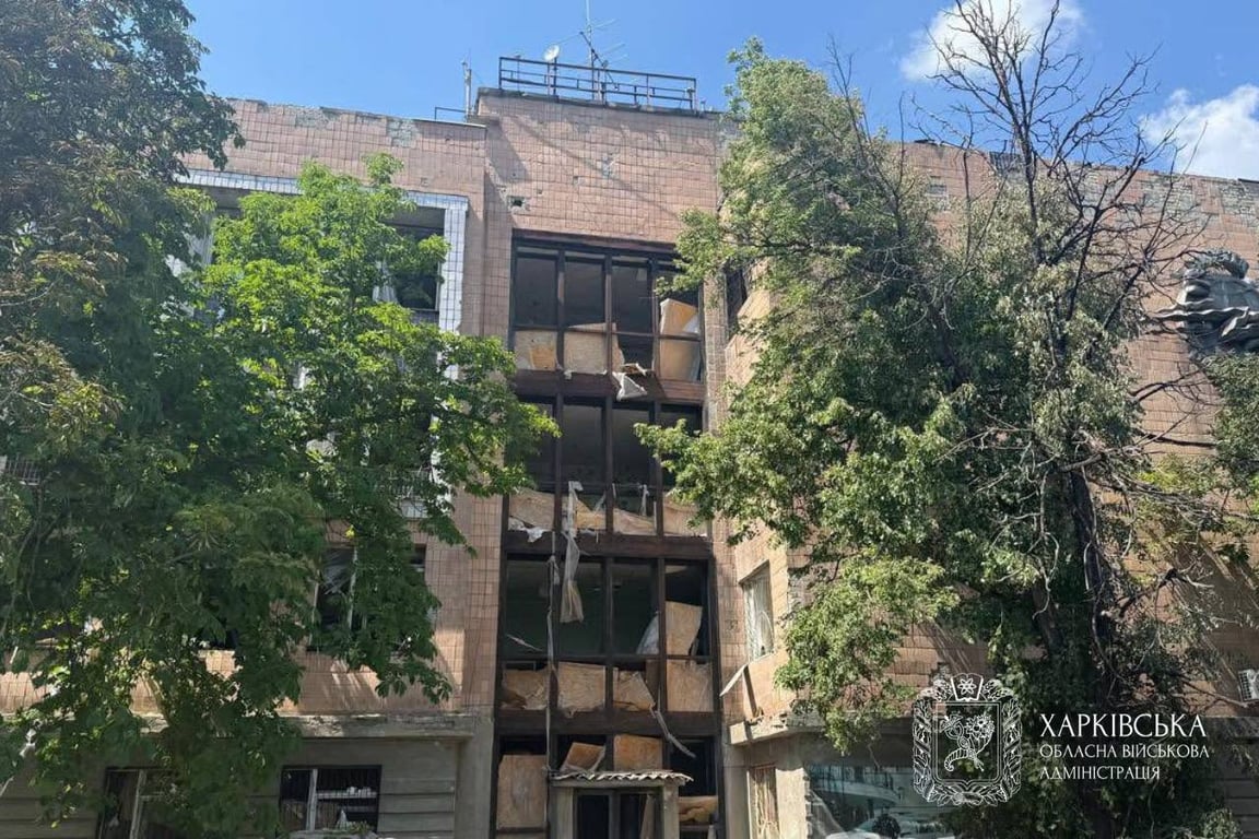 Вибиті вікна у бідинку