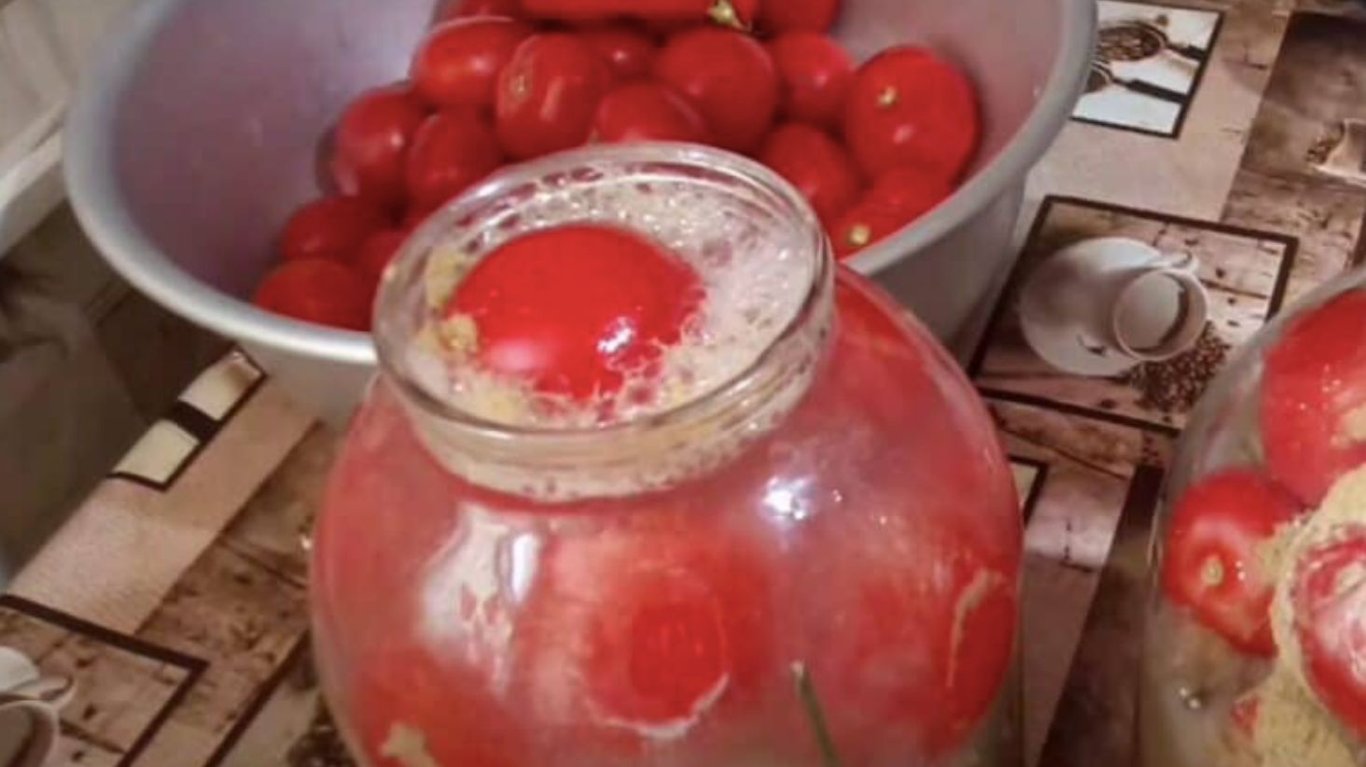 простий рецепт квашених помідорів 