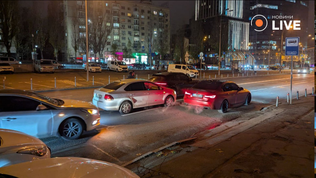 В центре Киева произошло ДТП с участием Porsche — фото - фото 1