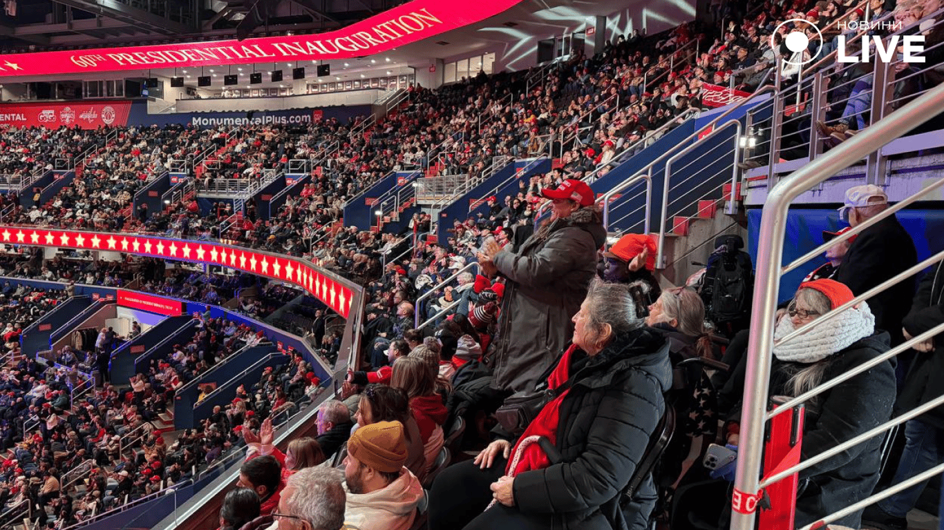 Дональд Трамп складає присягу на інавгурації у Вашингтоні