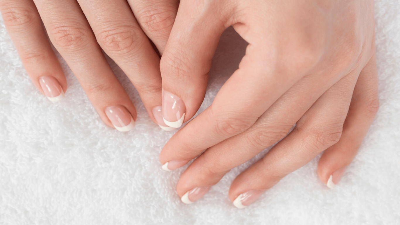 Модний французький манікюр для будь-якого образу: фото