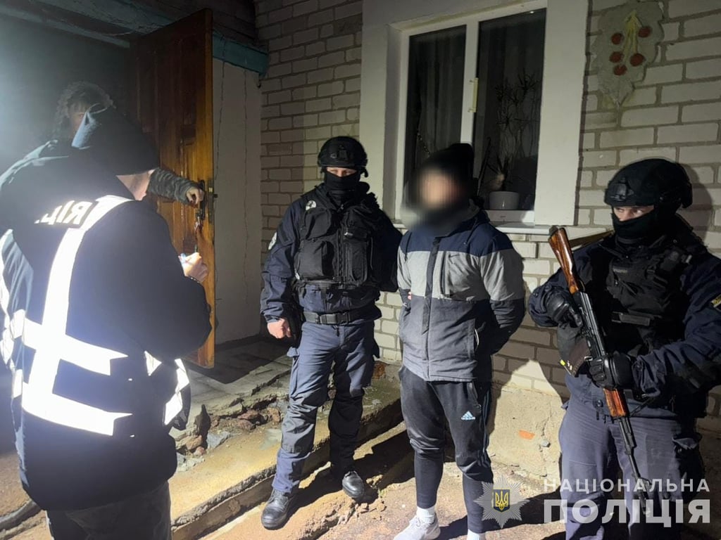 поліція біля дому